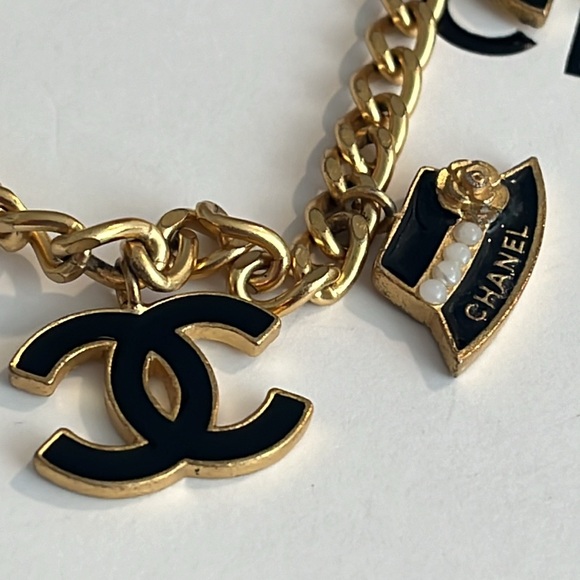 CHANEL VINTAGE CHARM BRACELET - Picture 3 of 9